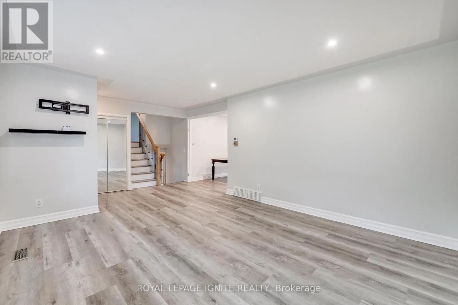 1761 DALEVIEW CRESCENT