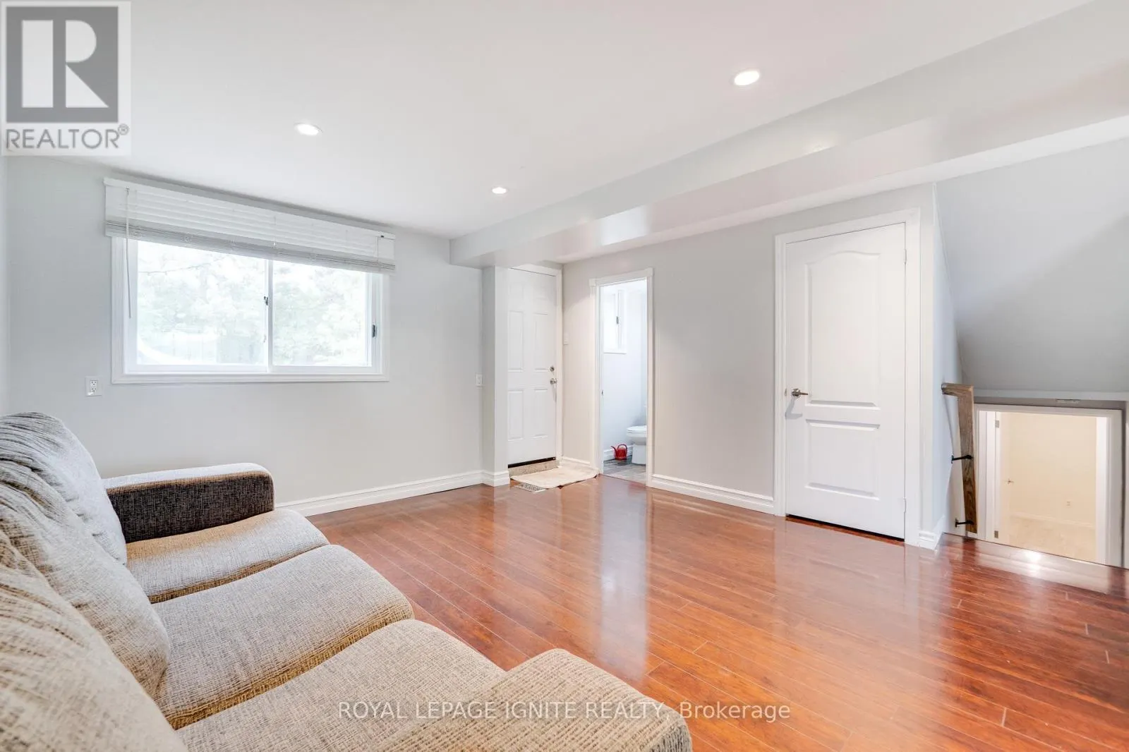 1761 DALEVIEW CRESCENT