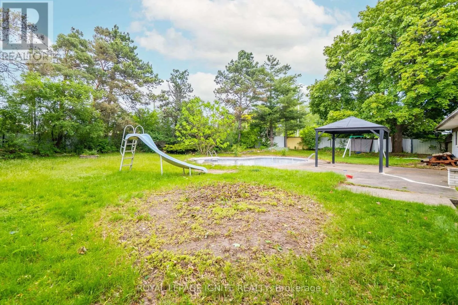 1761 DALEVIEW CRESCENT