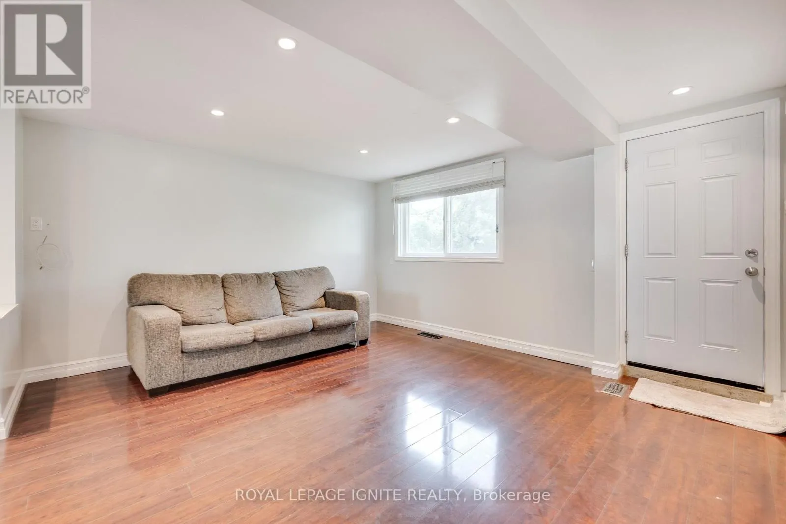 1761 DALEVIEW CRESCENT