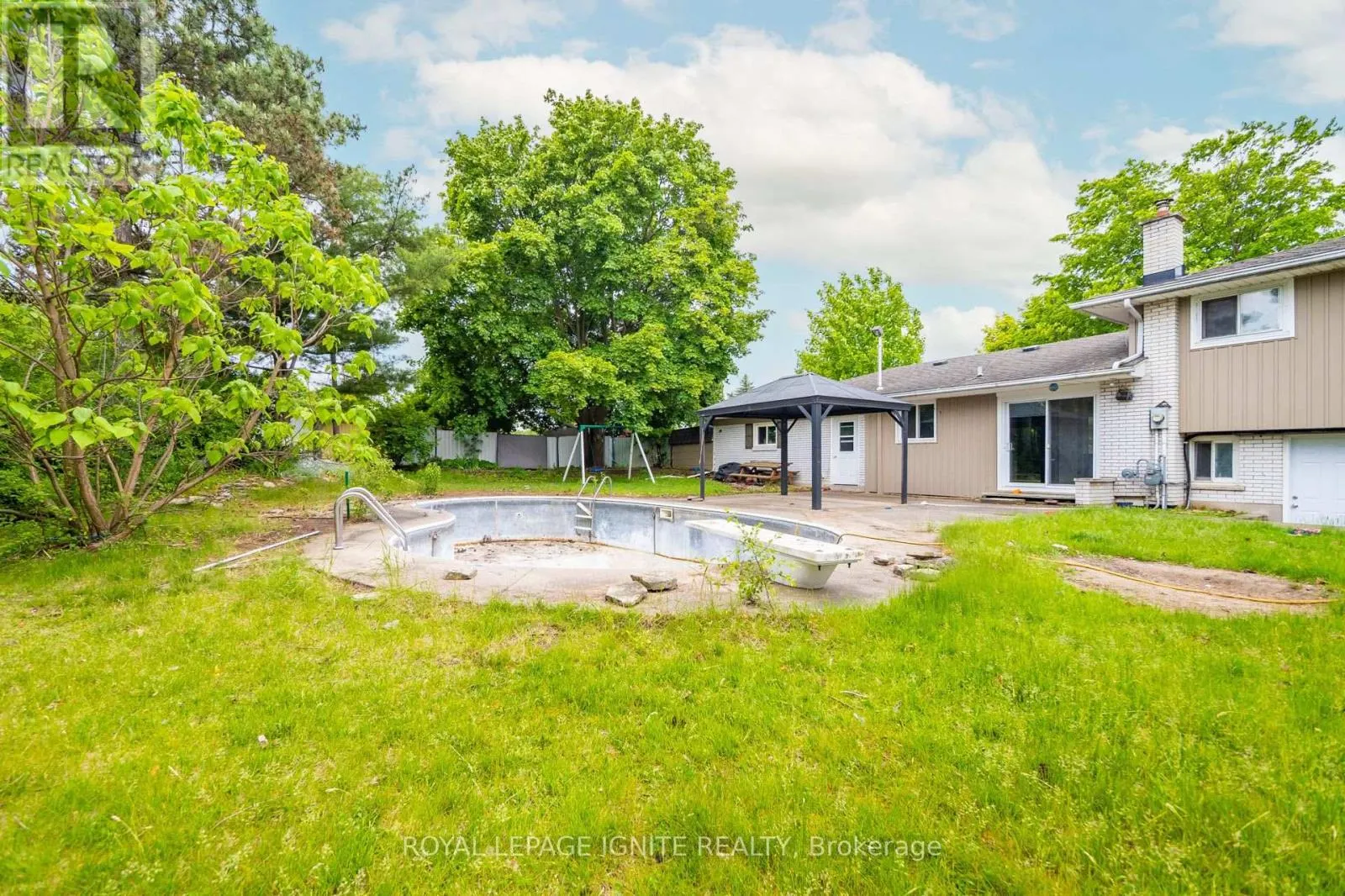 1761 DALEVIEW CRESCENT