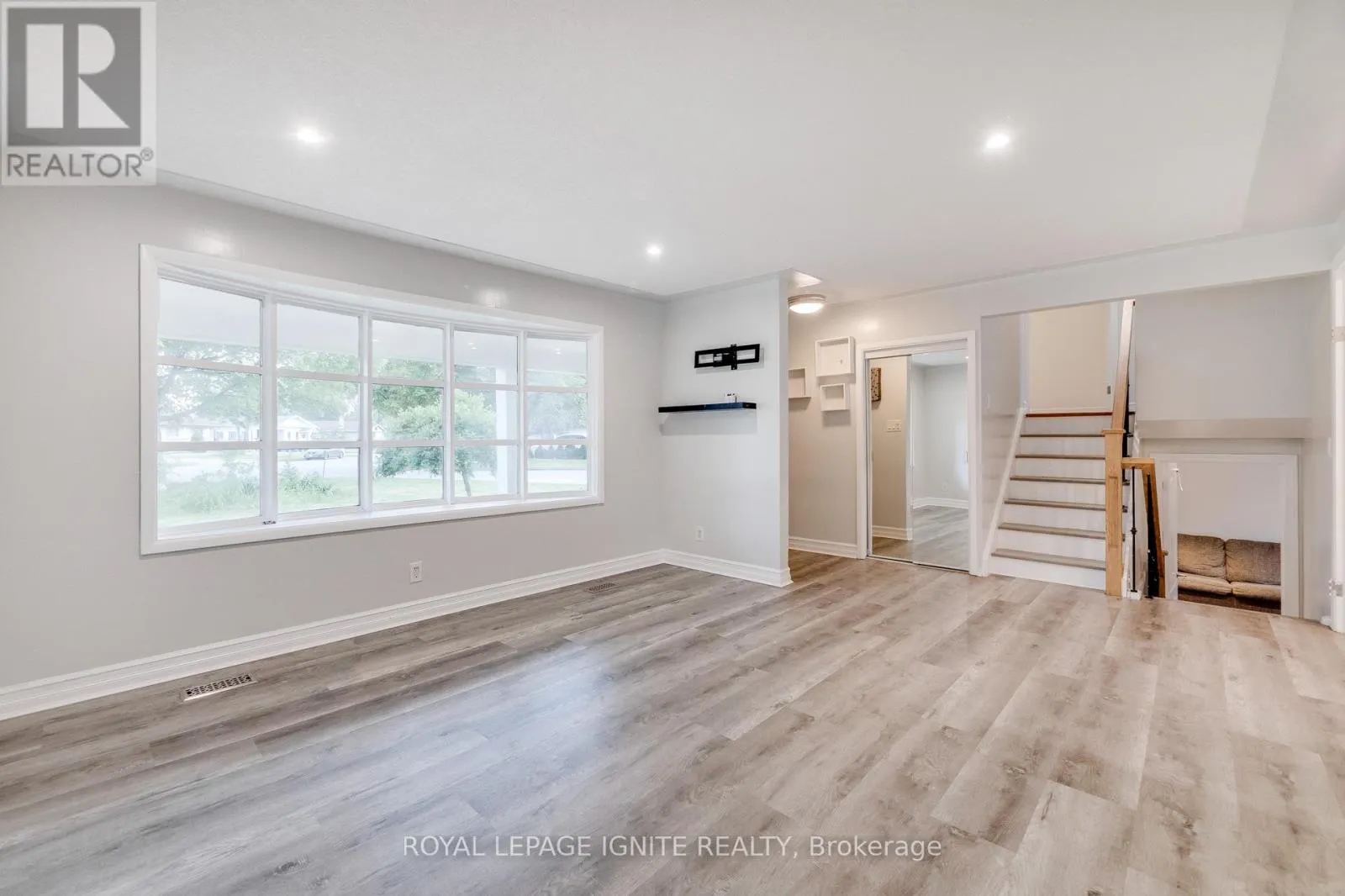 1761 DALEVIEW CRESCENT