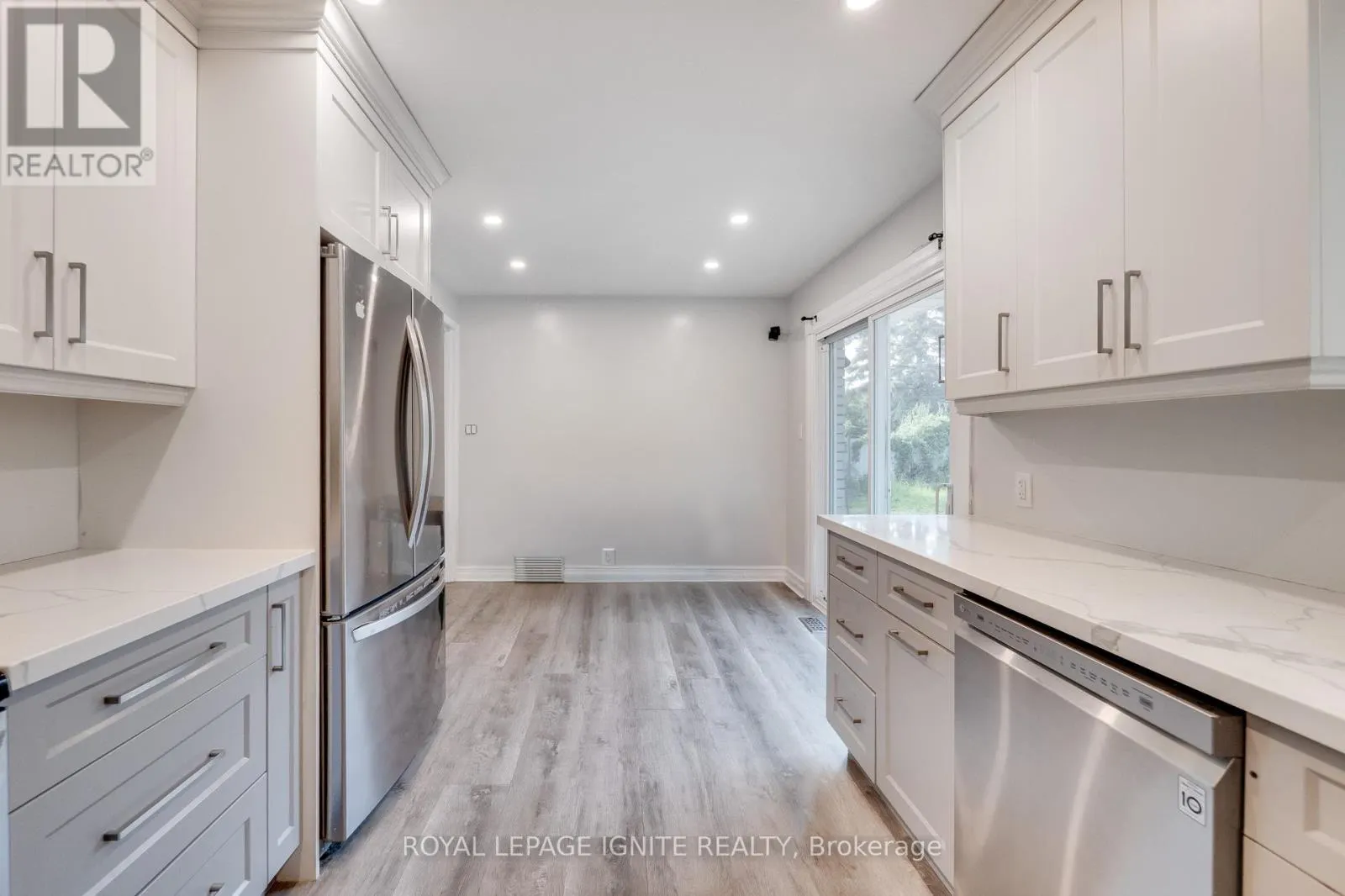 1761 DALEVIEW CRESCENT