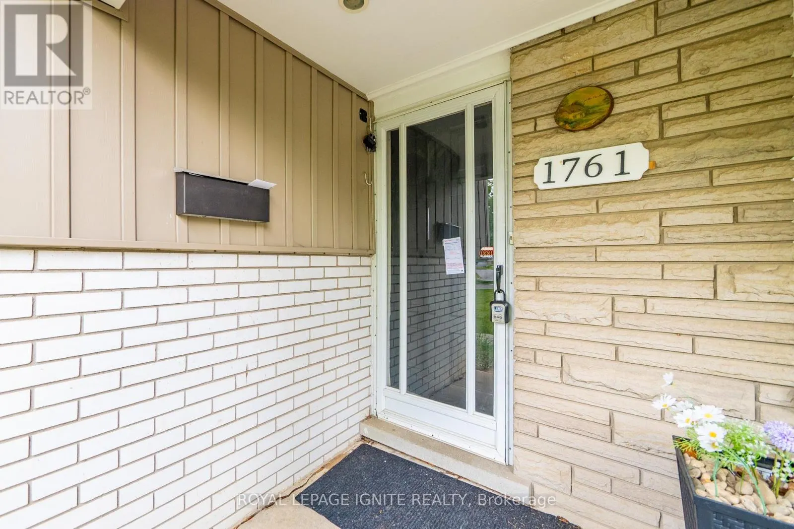 1761 DALEVIEW CRESCENT