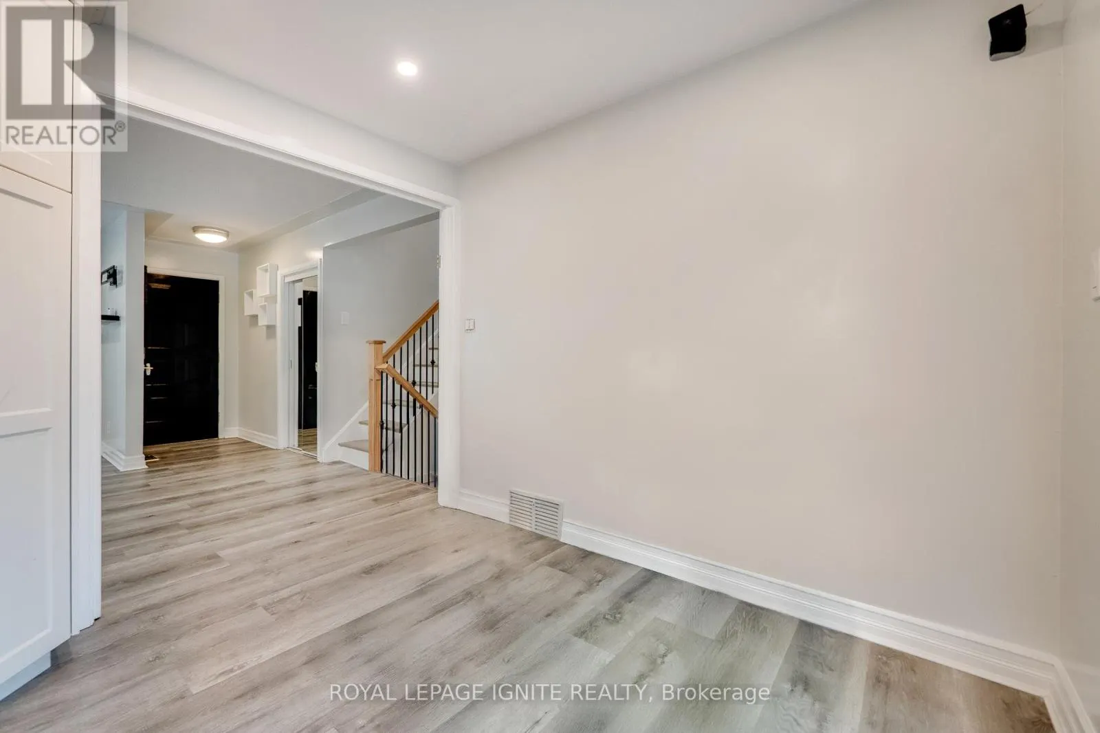 1761 DALEVIEW CRESCENT