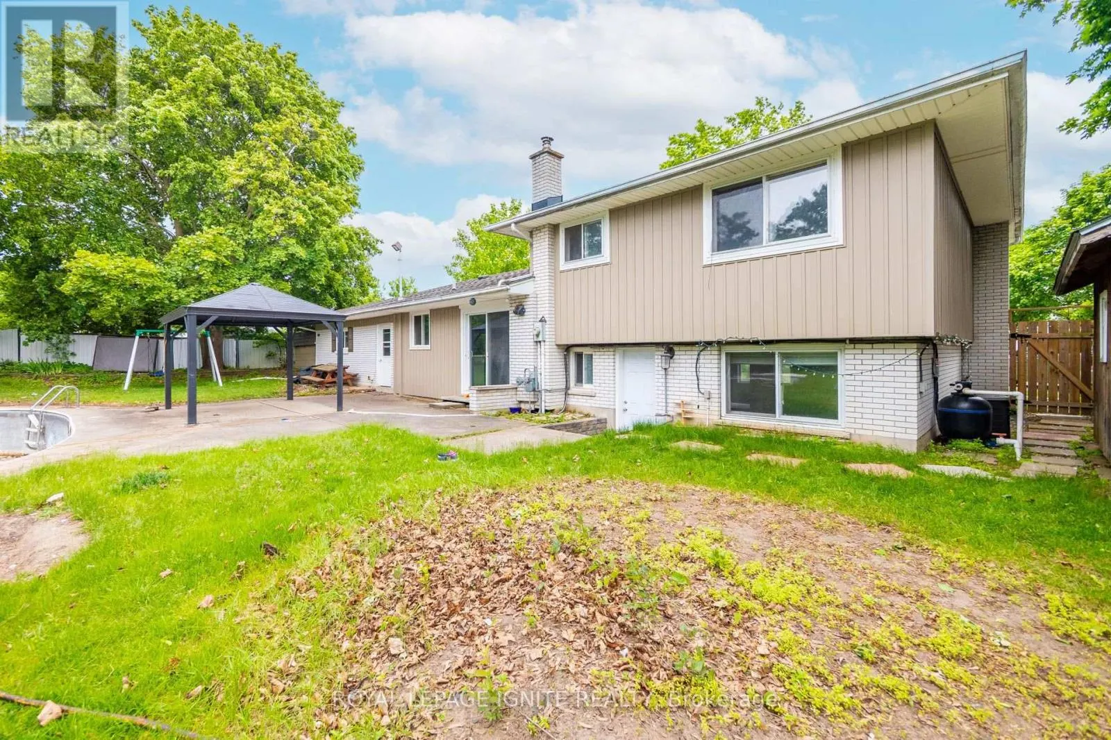 1761 DALEVIEW CRESCENT