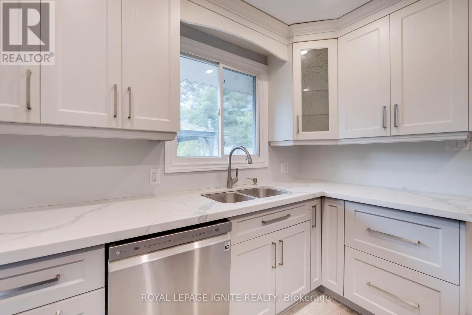 1761 DALEVIEW CRESCENT