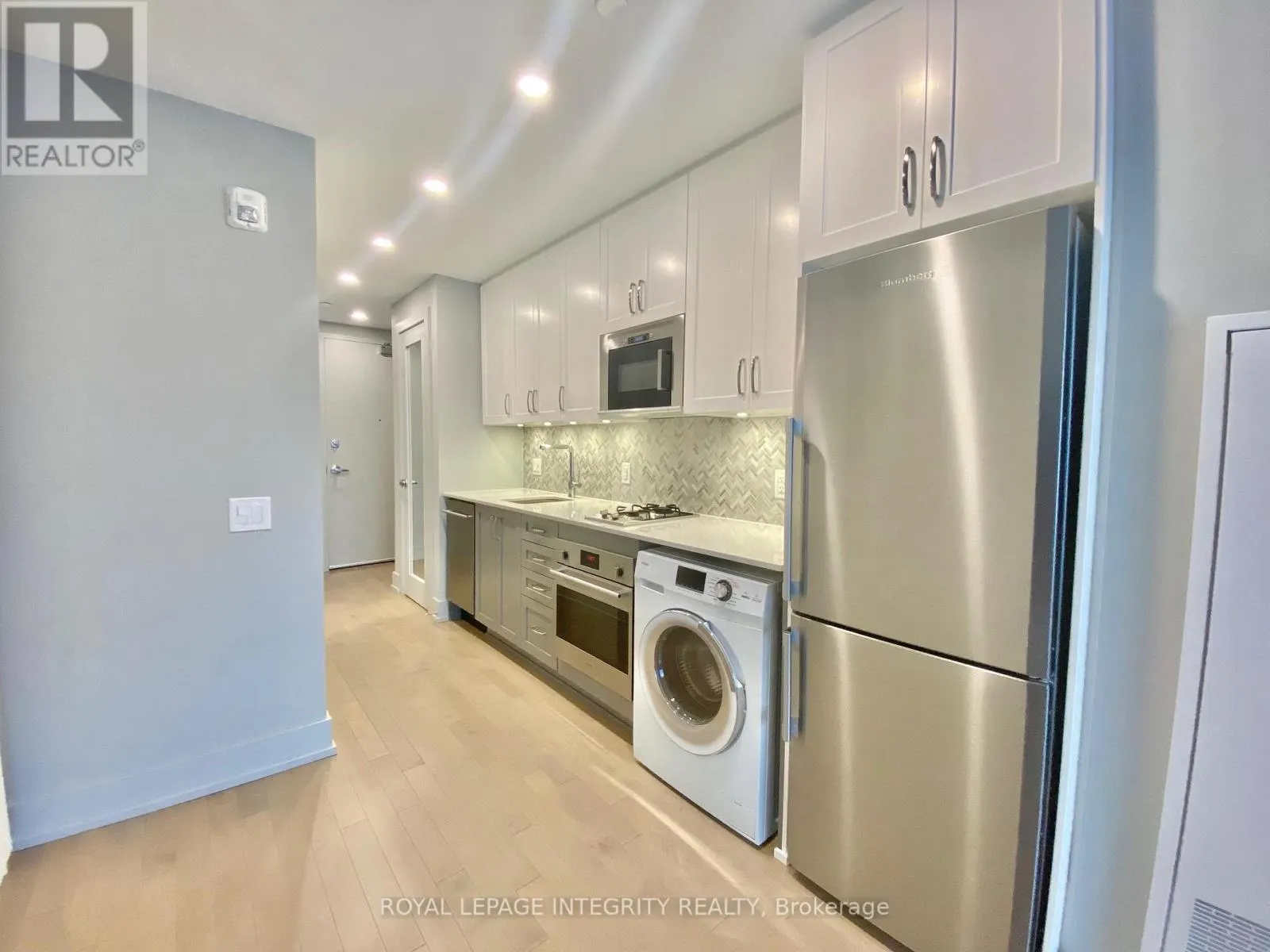 315 - 60 SPRINGHURST AVENUE