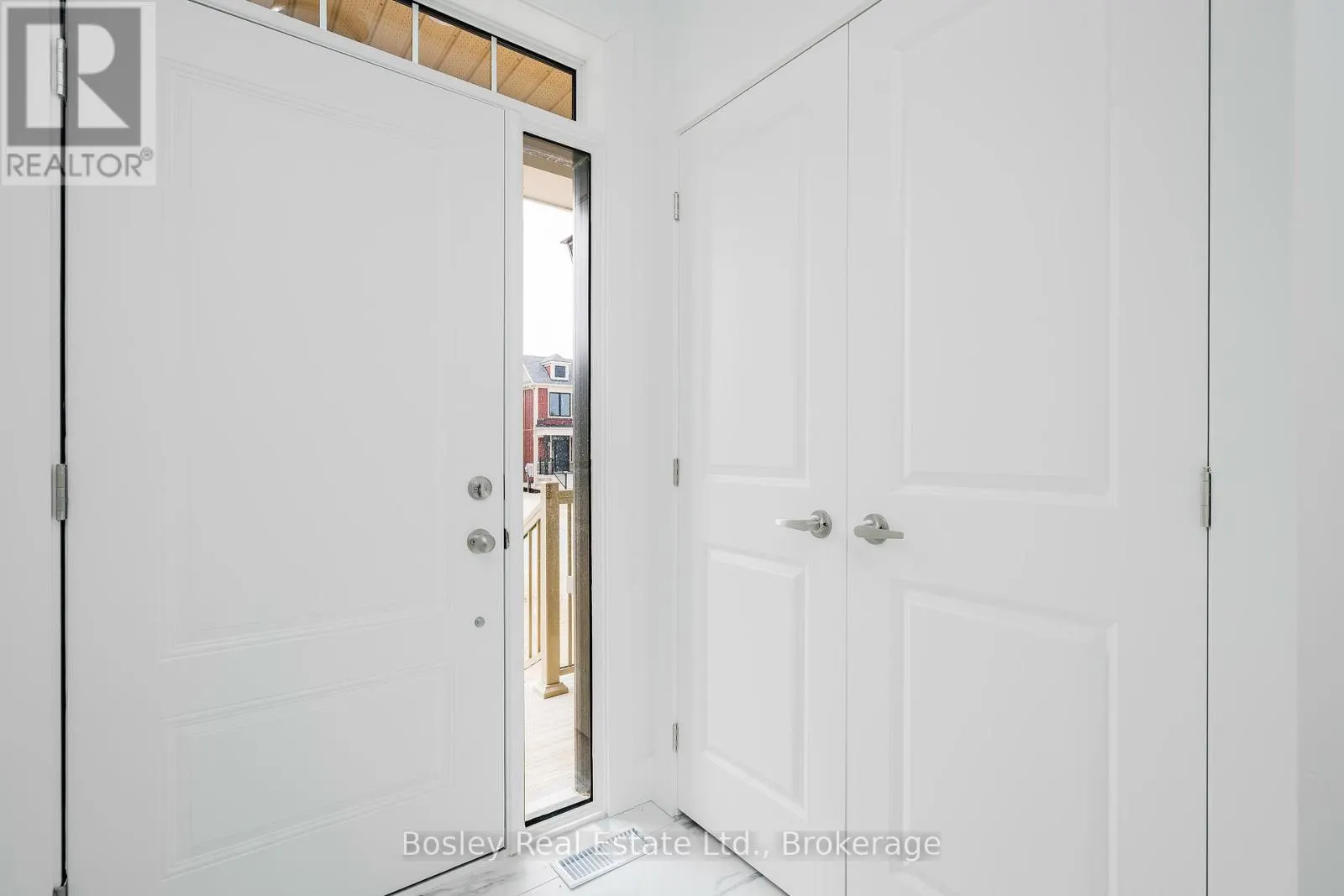 132 WHITE OAK CRESCENT