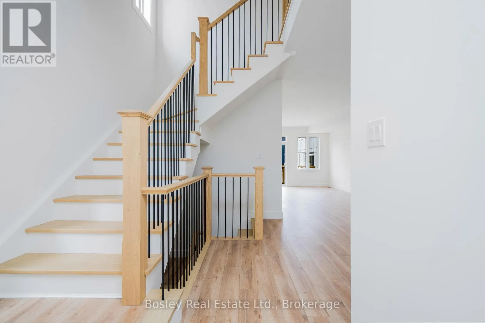 132 WHITE OAK CRESCENT