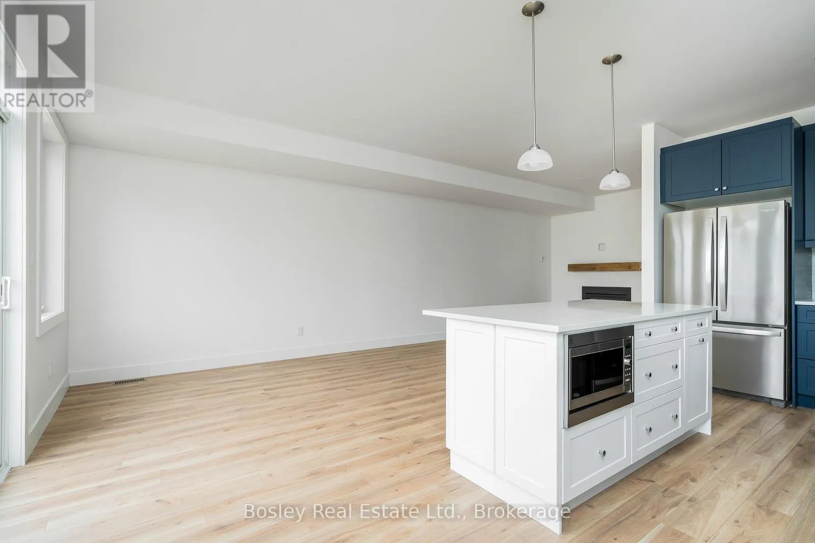 132 WHITE OAK CRESCENT