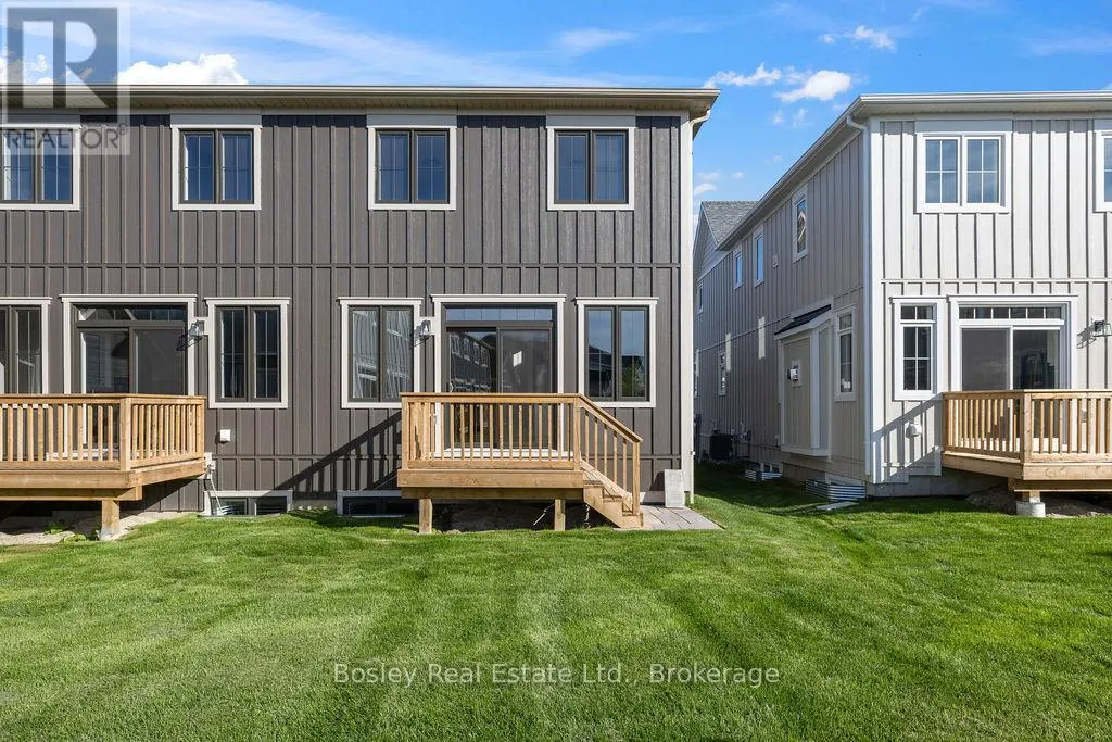 132 WHITE OAK CRESCENT