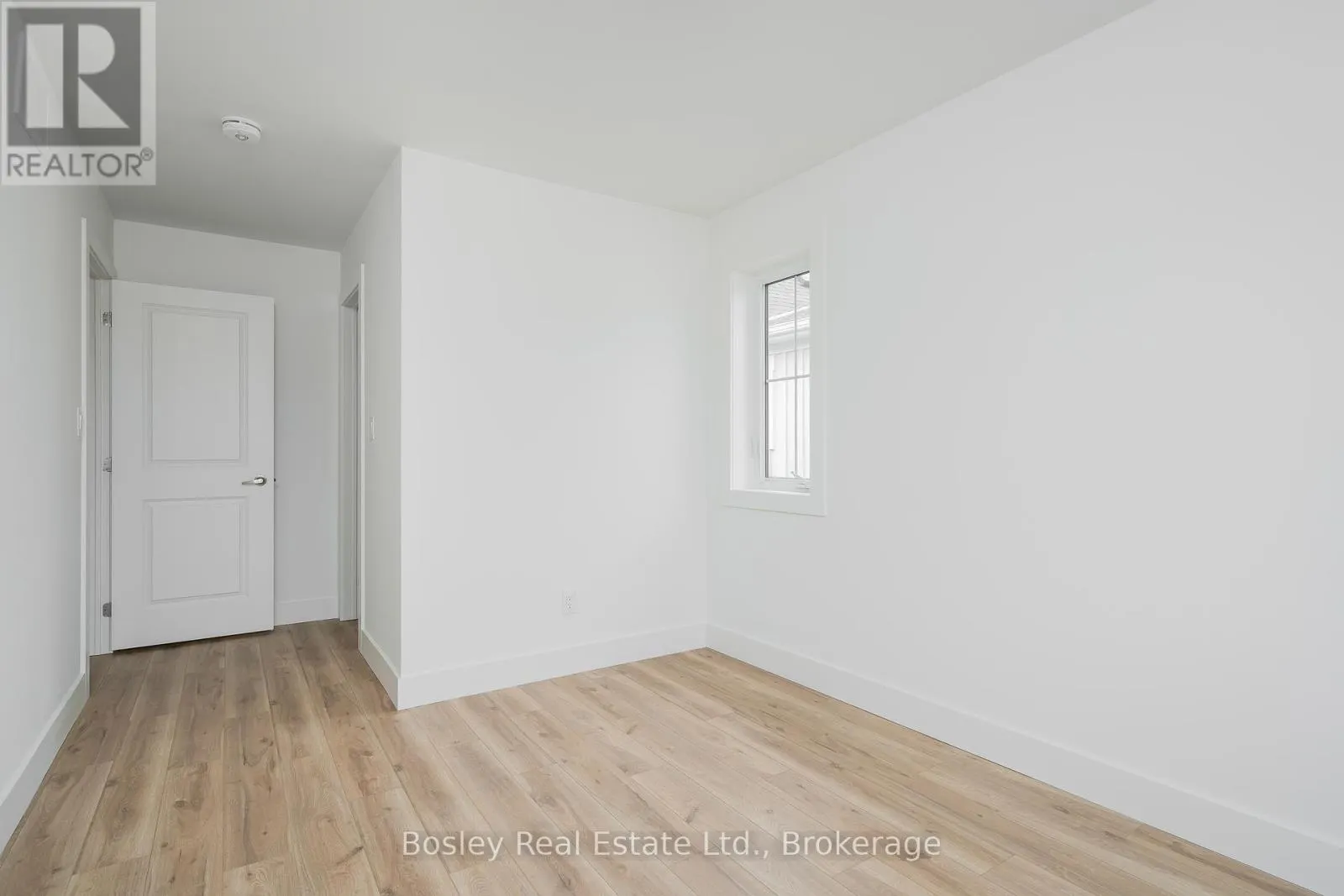 132 WHITE OAK CRESCENT