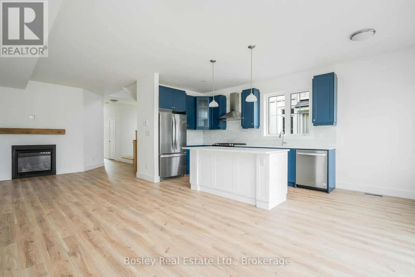 132 WHITE OAK CRESCENT