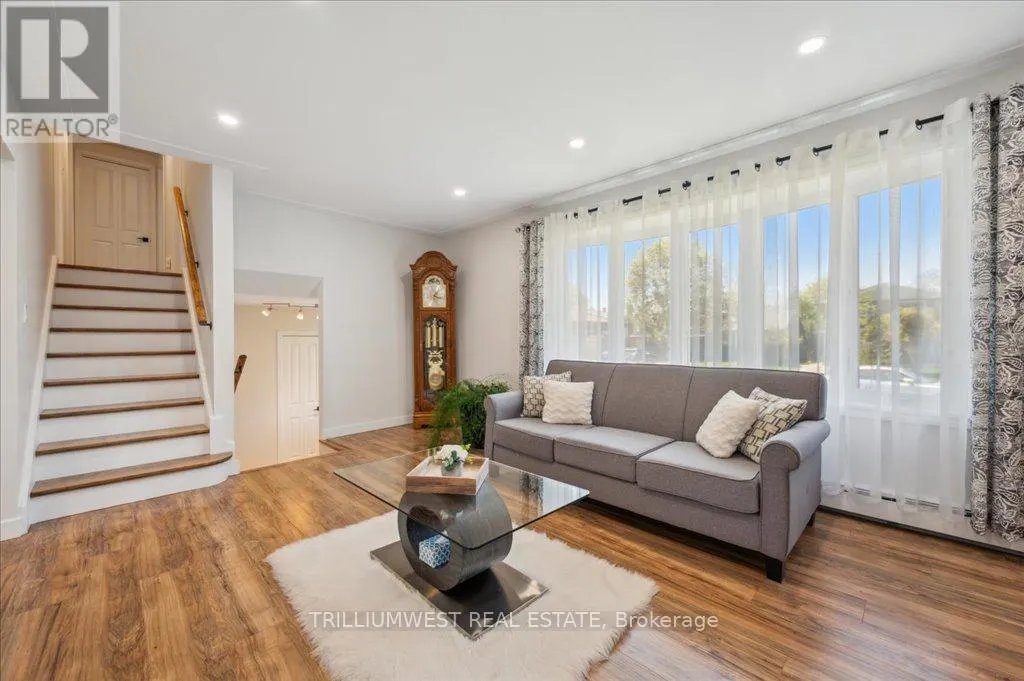 76 LOWER CANADA CRESCENT