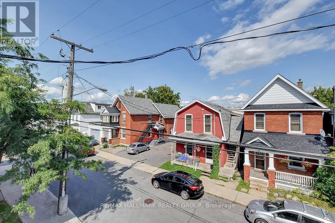 130A CARRUTHERS AVENUE