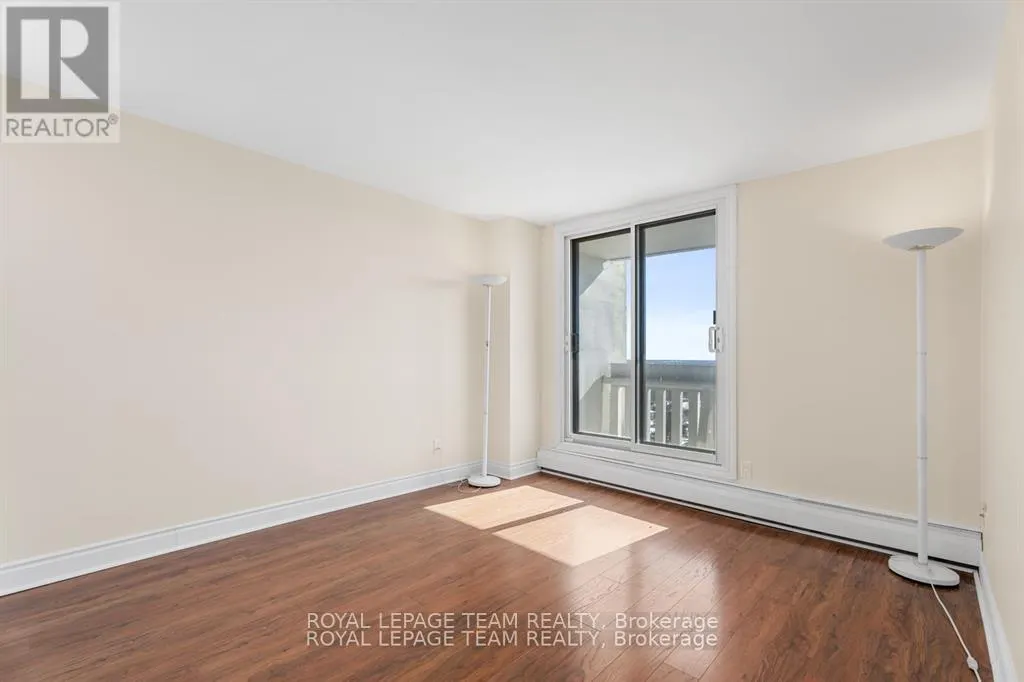 2004 - 415 GREENVIEW AVENUE