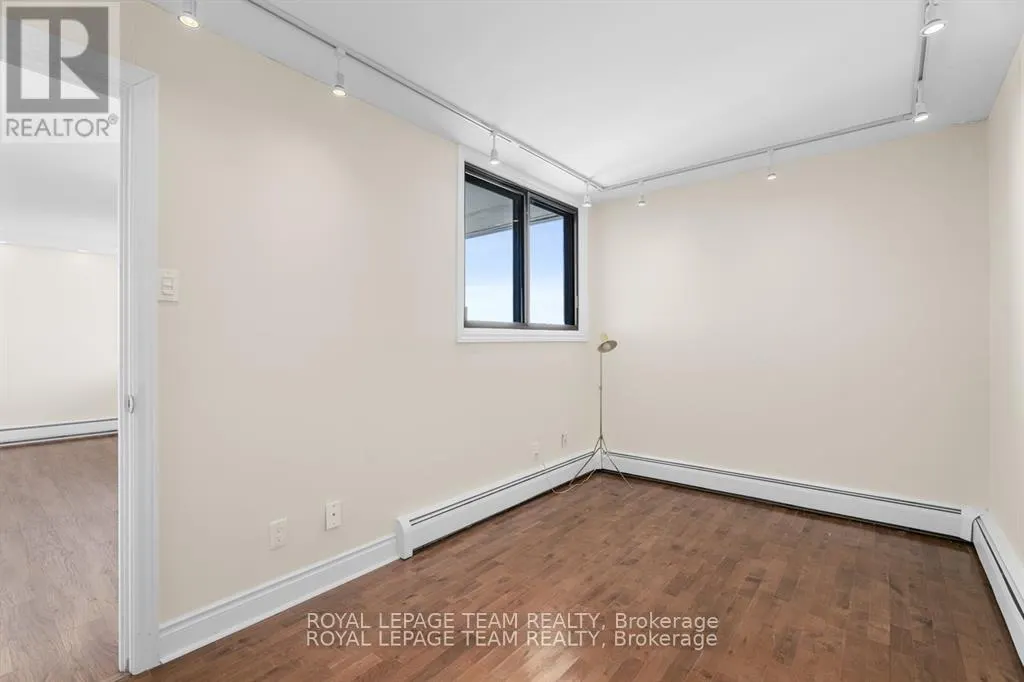 2004 - 415 GREENVIEW AVENUE