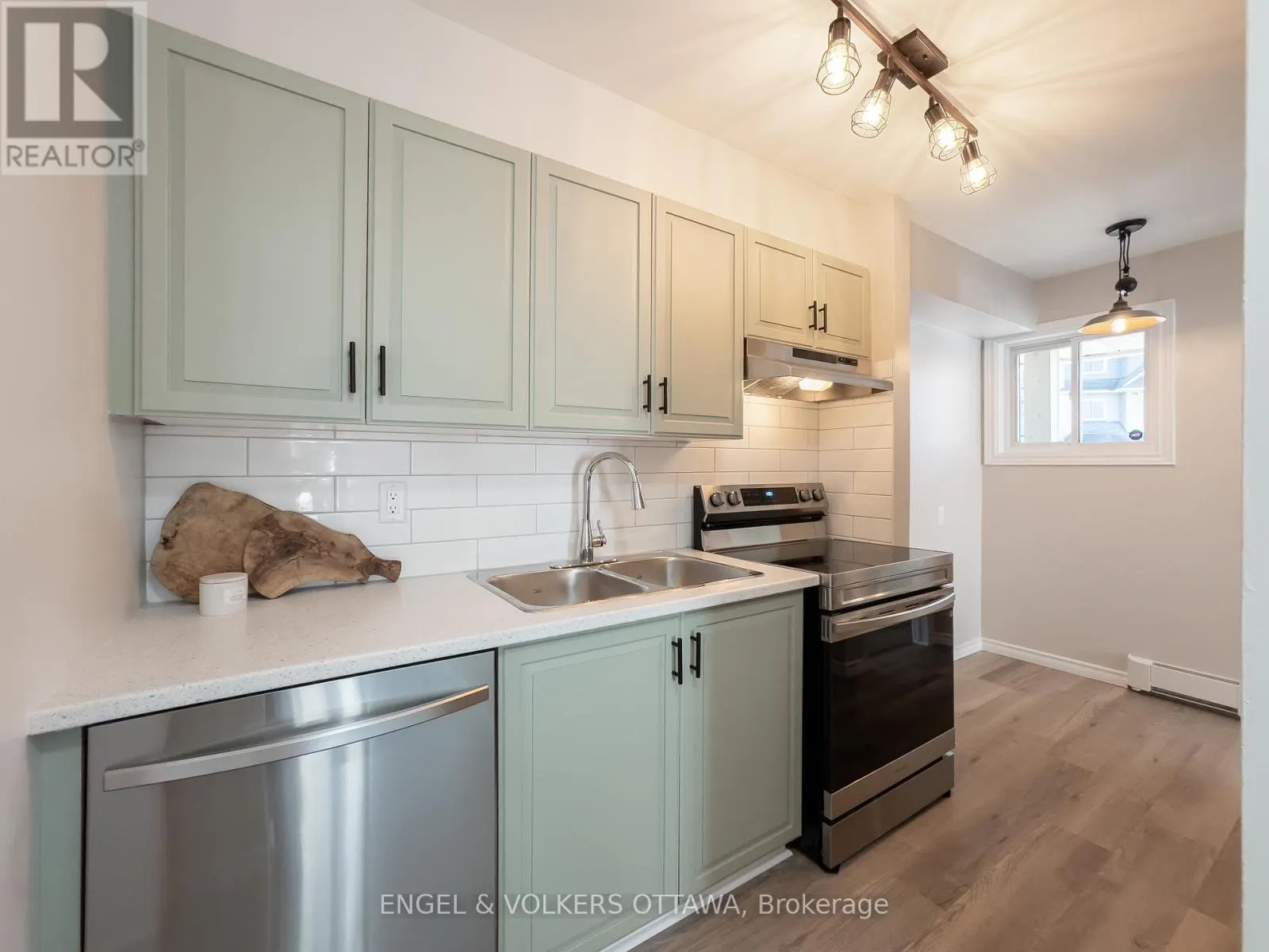 1504 TANGUAY COURT