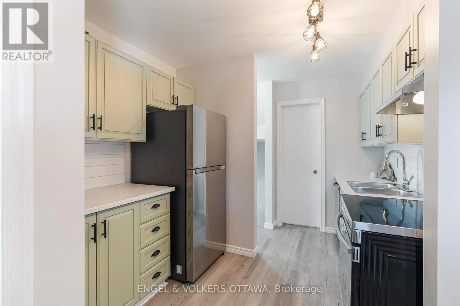 1504 TANGUAY COURT