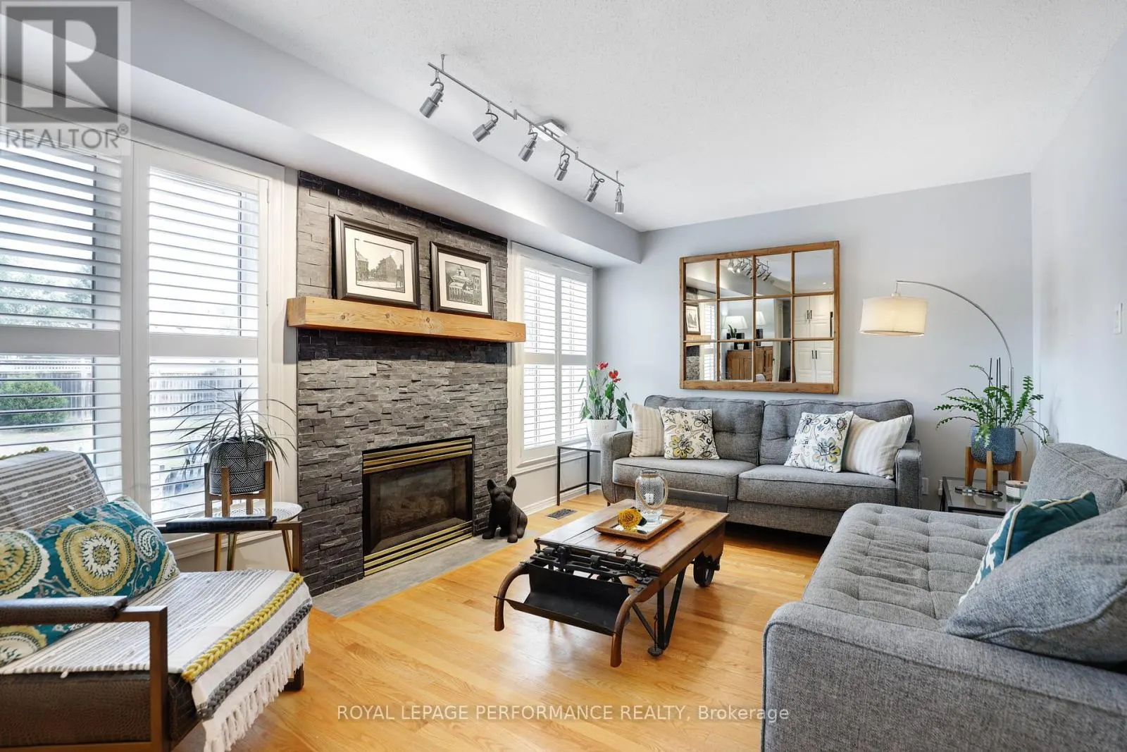 824 COVEHEAD CRESCENT