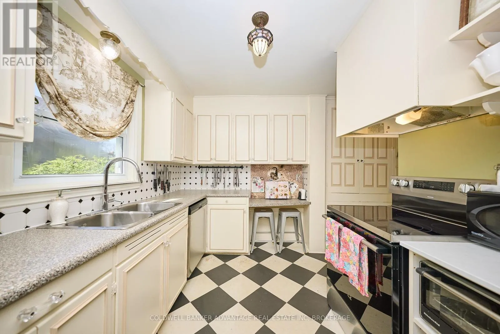 159 MERRITT STREET W