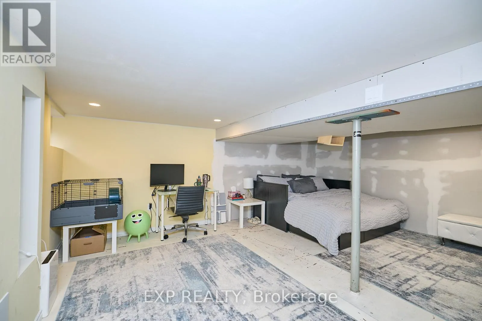 42 LOUTH STREET