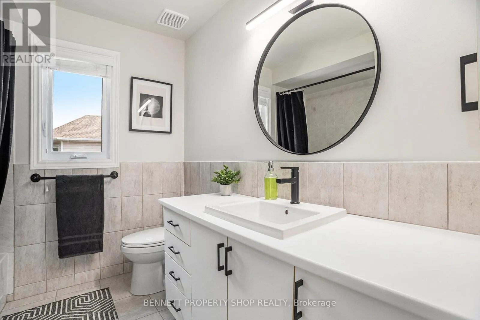 5885 GLADEWOODS PLACE