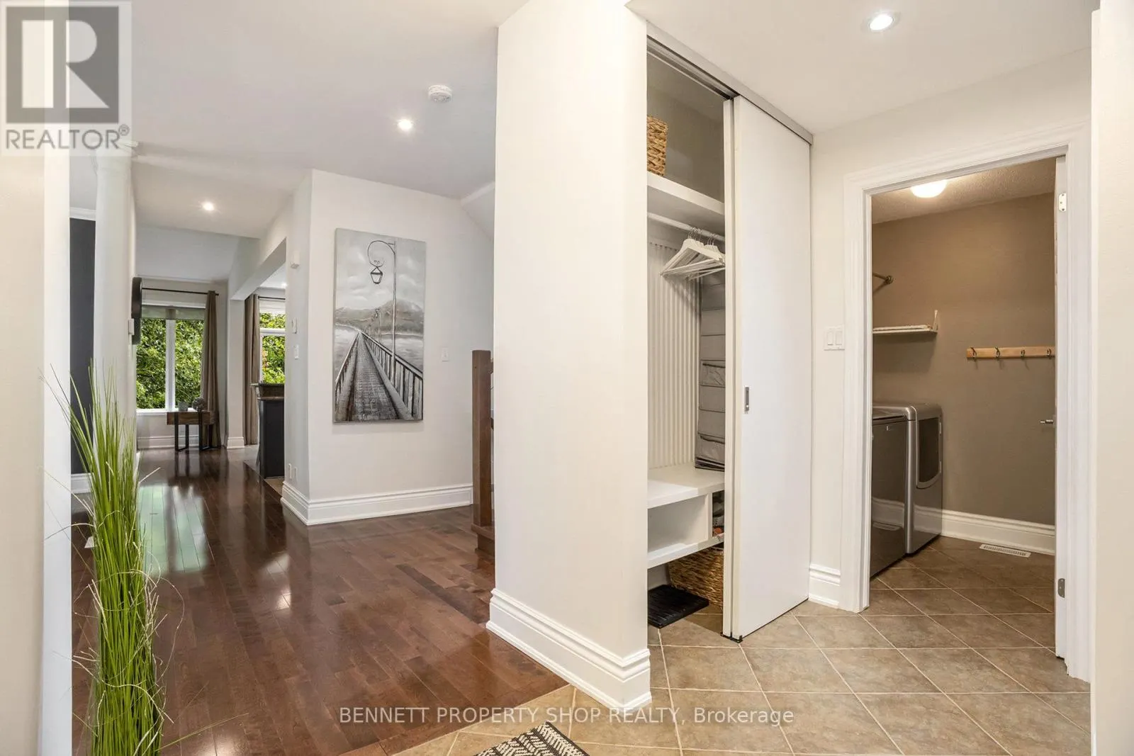 5885 GLADEWOODS PLACE