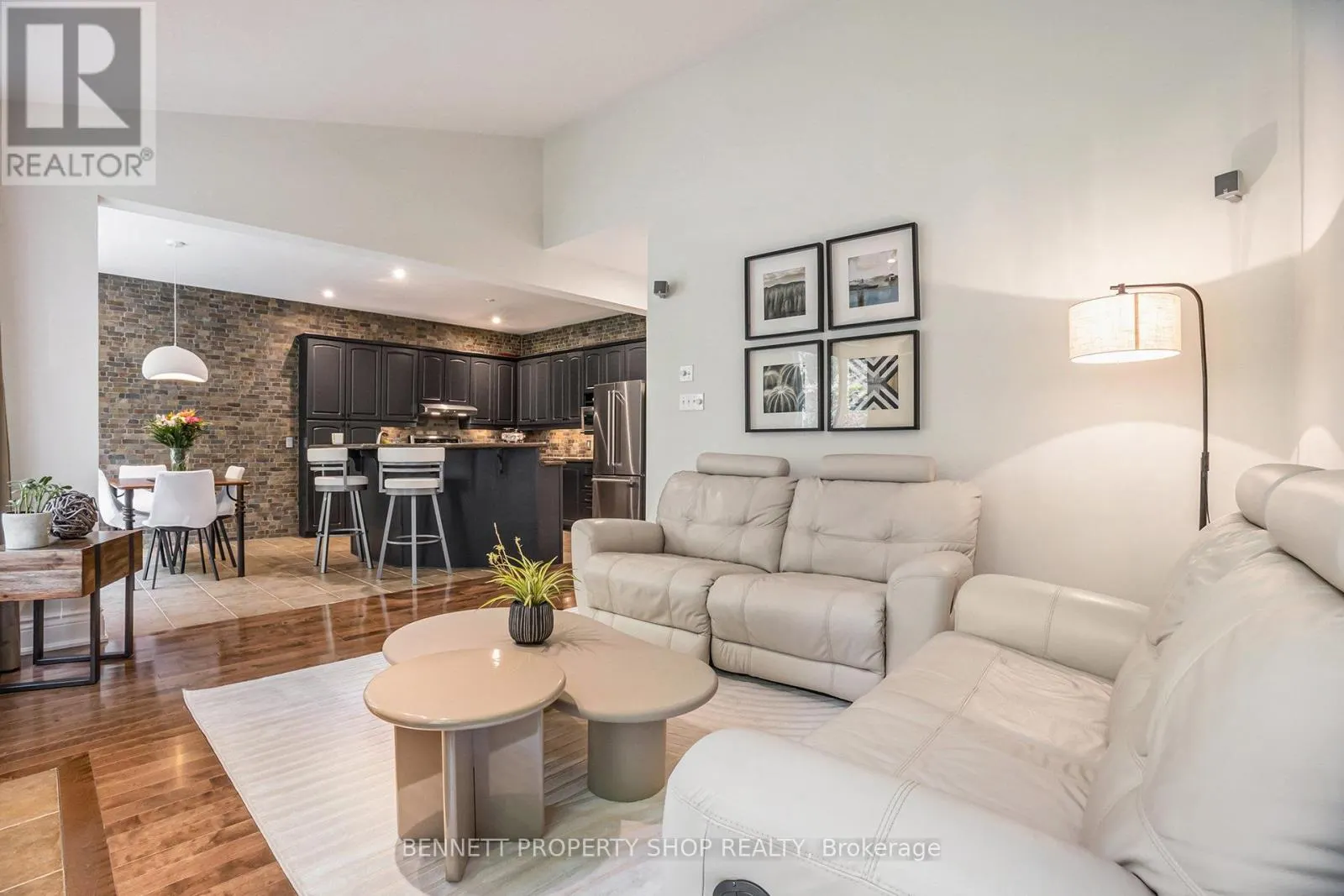 5885 GLADEWOODS PLACE
