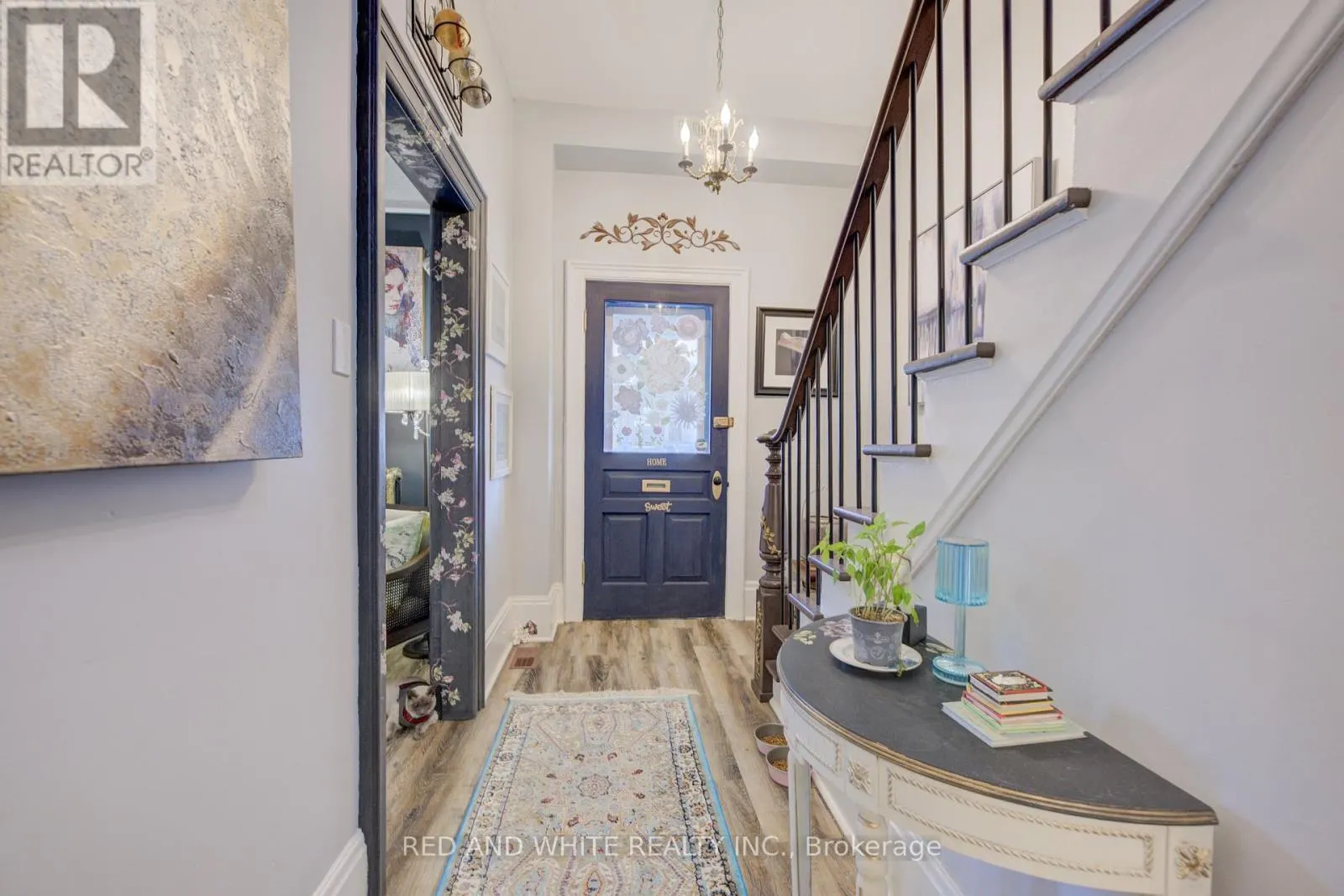 32 ELLEN STREET E