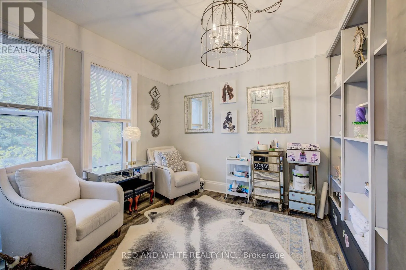 32 ELLEN STREET E