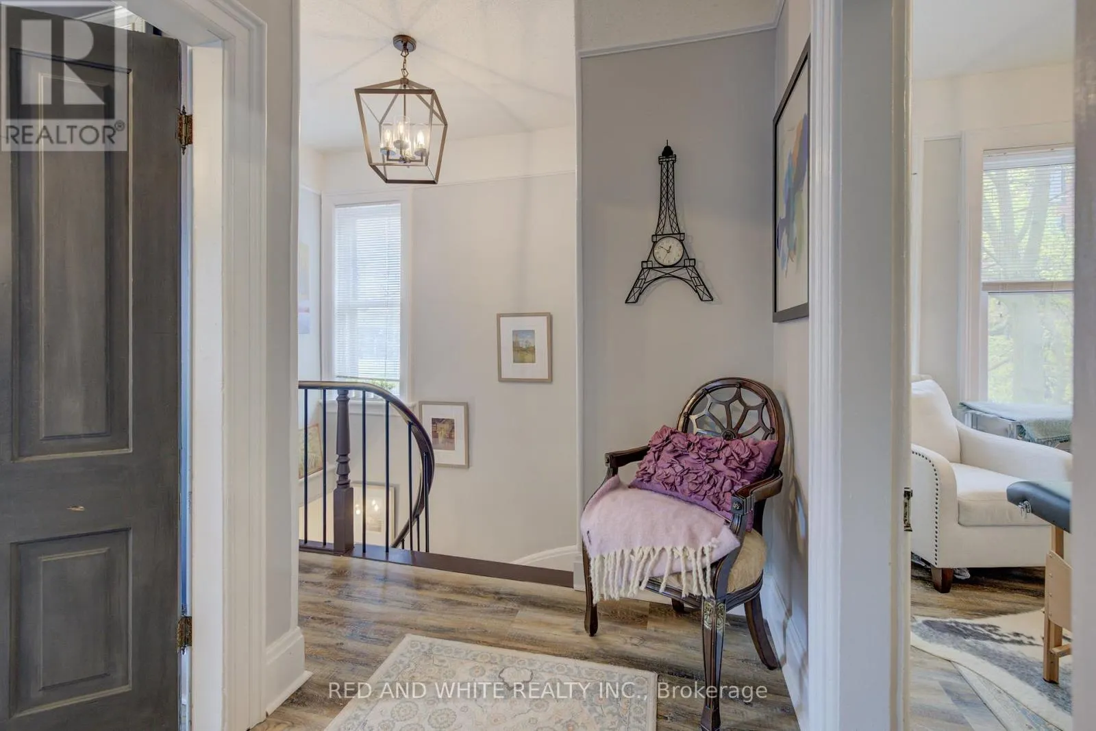 32 ELLEN STREET E