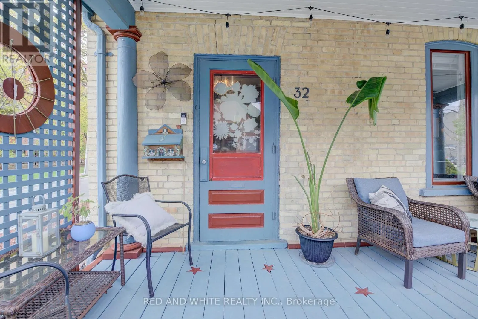32 ELLEN STREET E