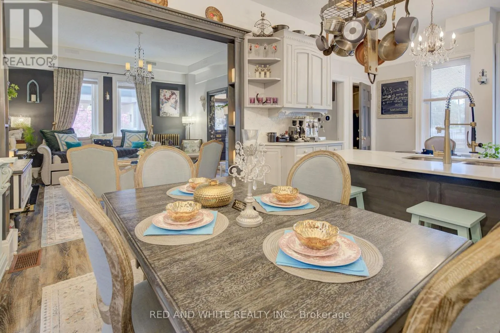 32 ELLEN STREET E