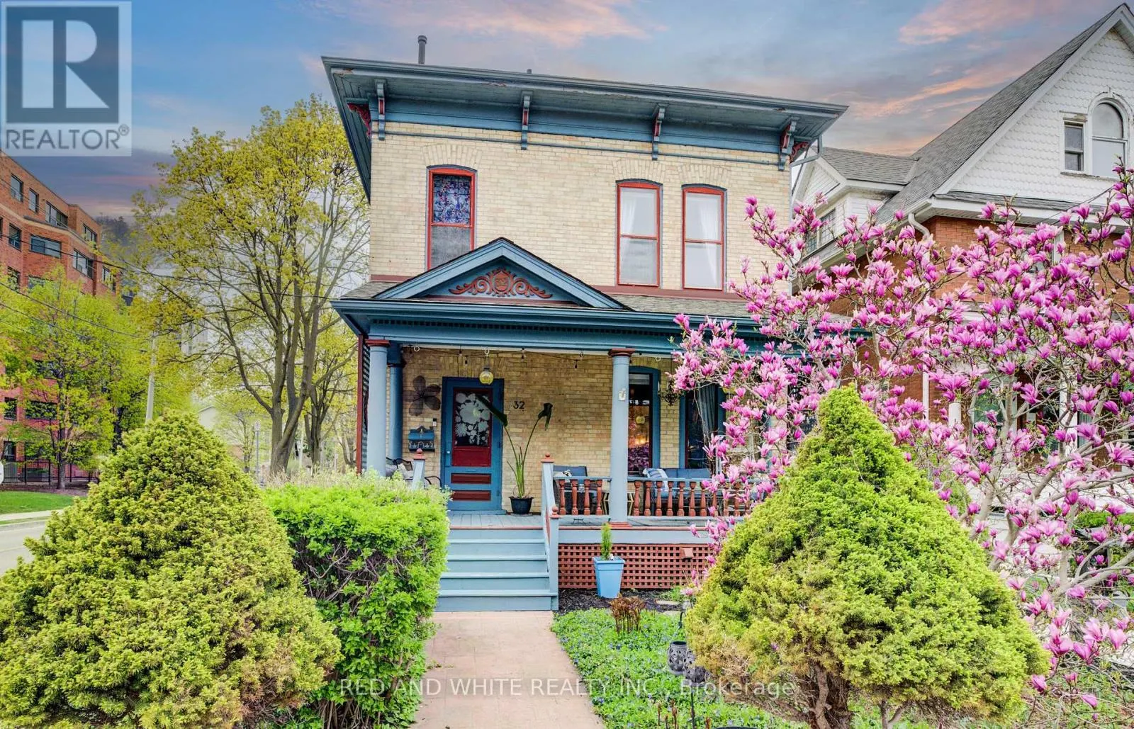 32 ELLEN STREET E