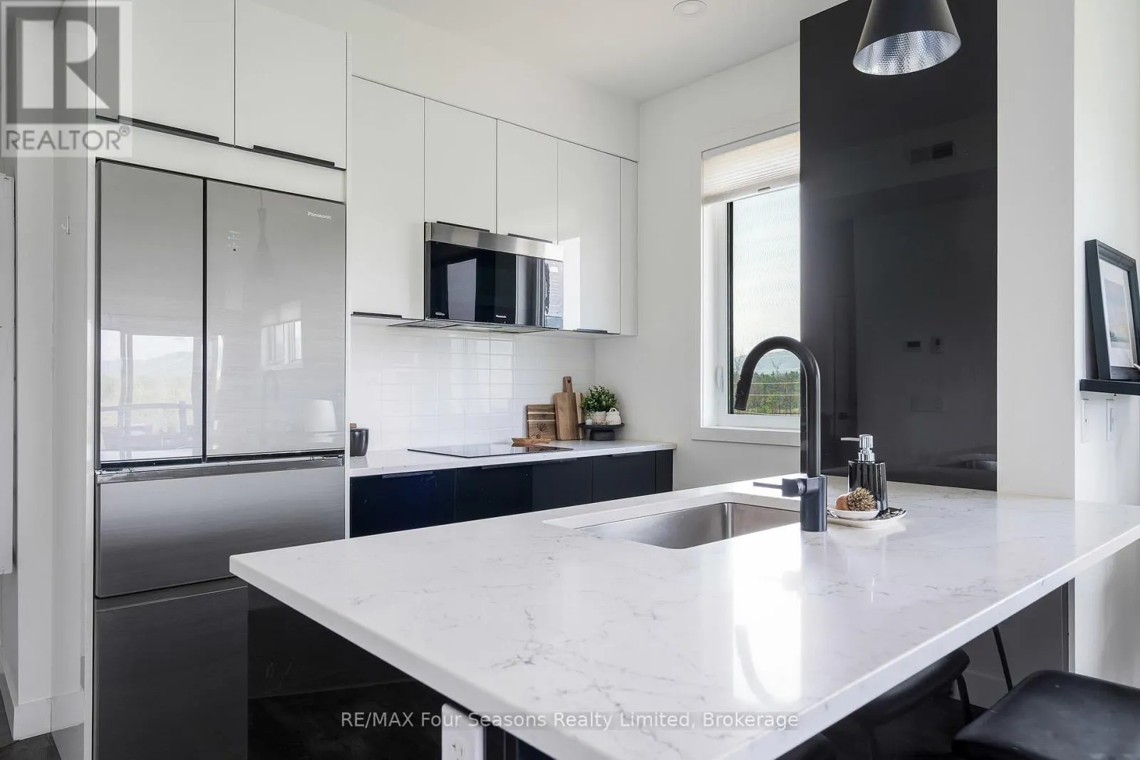 302 - 12 BEAUSOLEIL LANE, #302