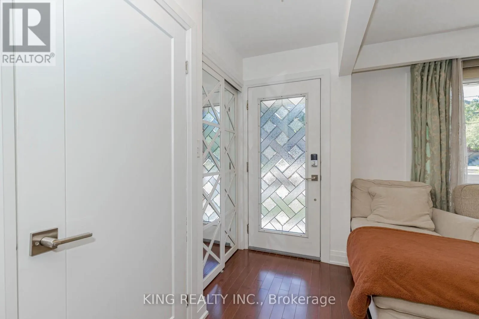 28 AINSLIE AVENUE