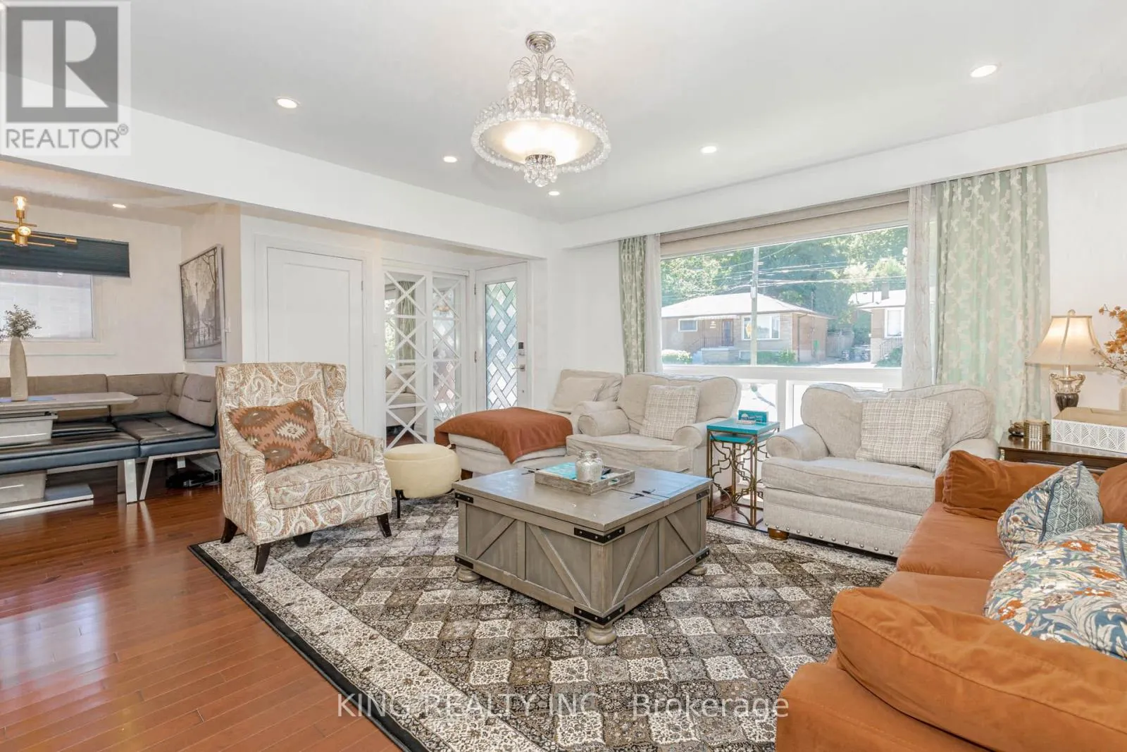 28 AINSLIE AVENUE