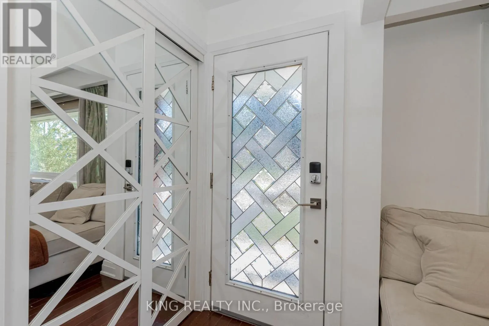 28 AINSLIE AVENUE