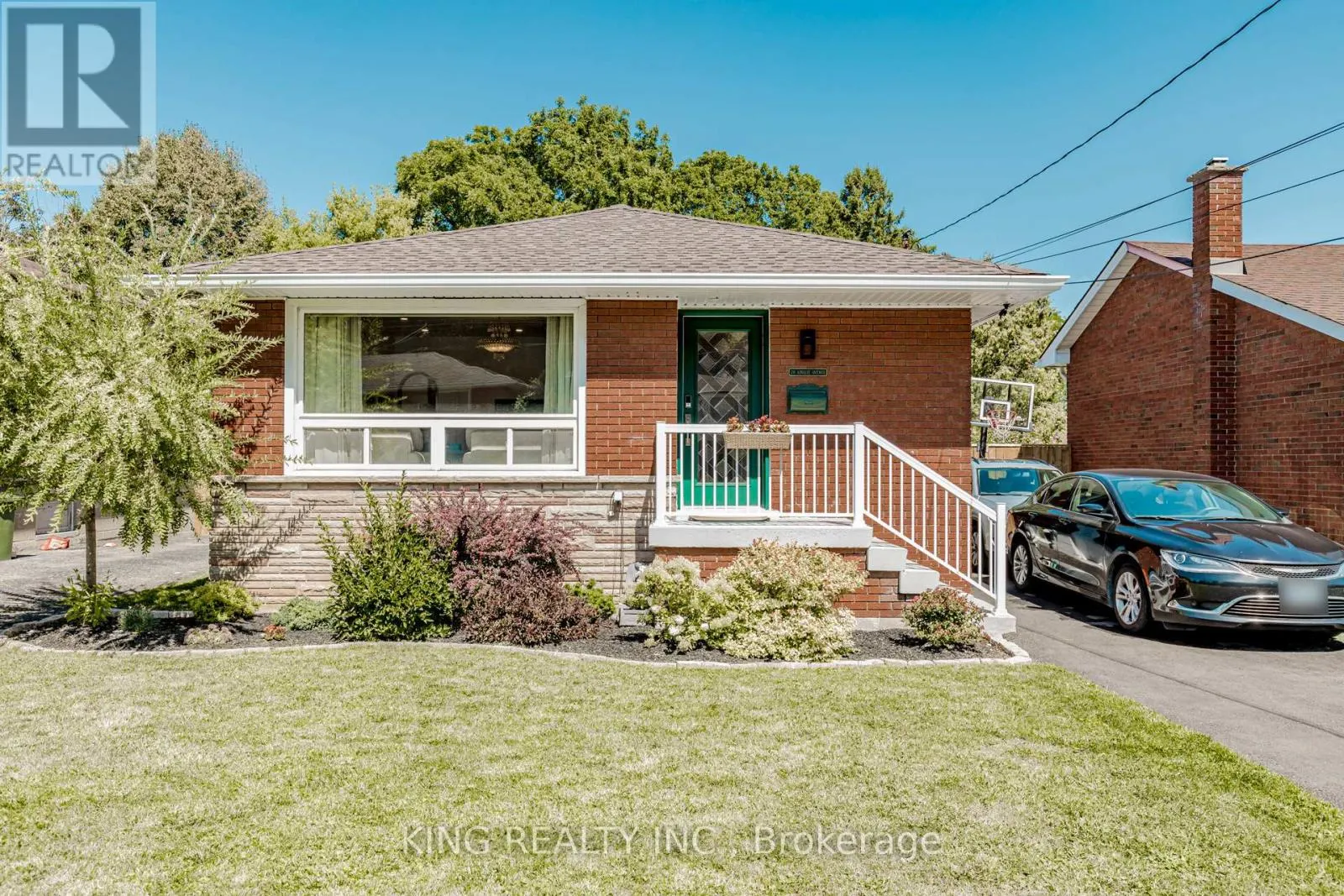 28 AINSLIE AVENUE