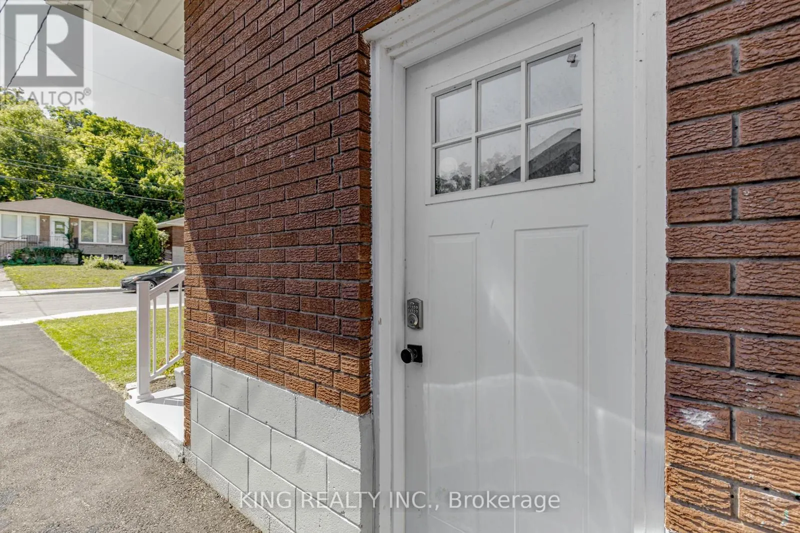 28 AINSLIE AVENUE