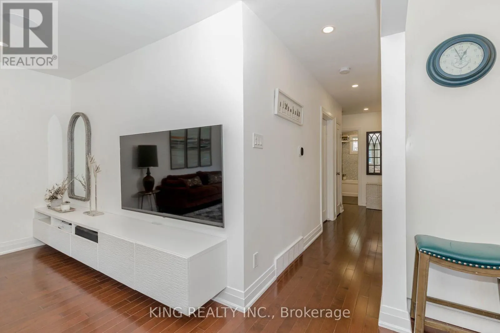 28 AINSLIE AVENUE