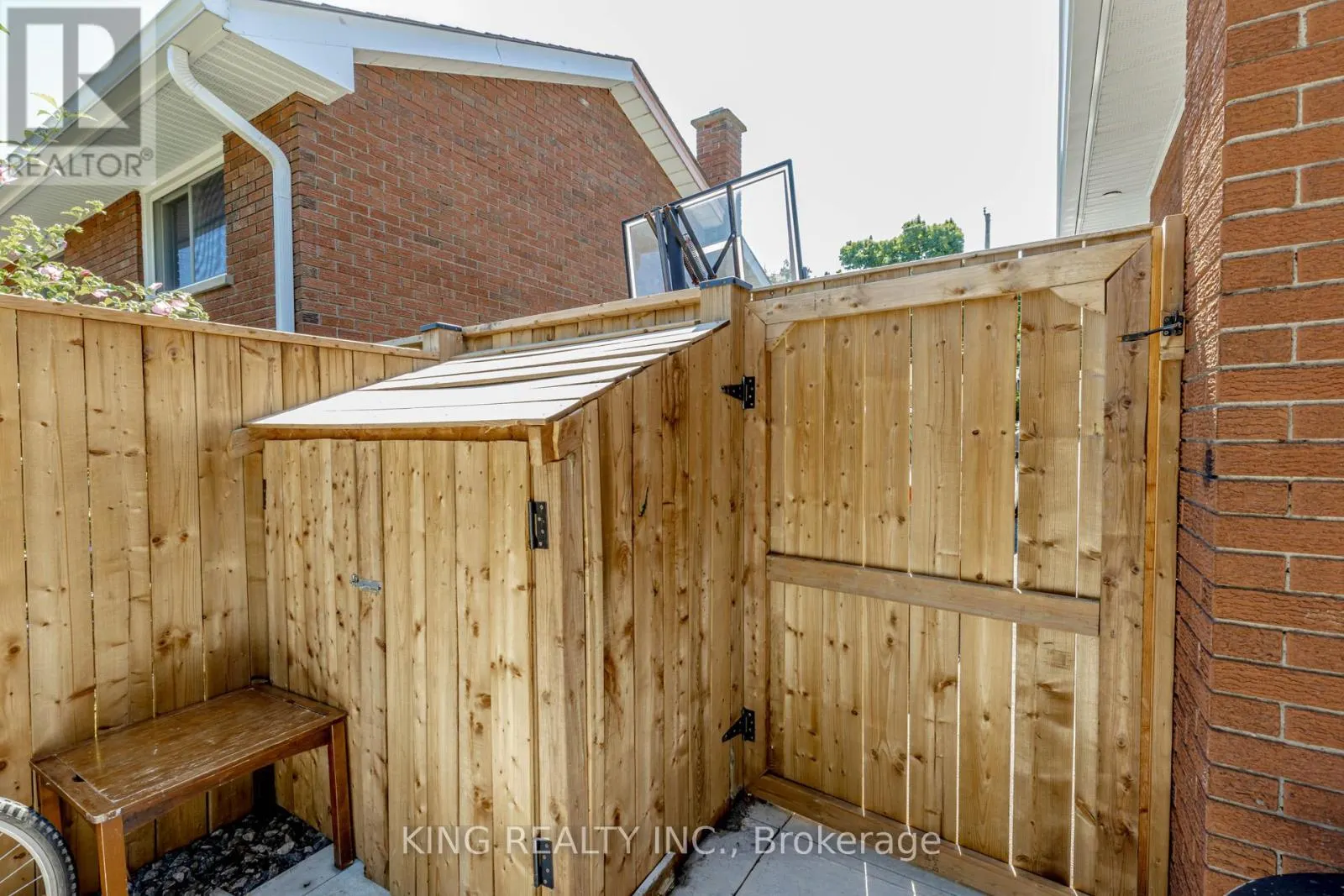 28 AINSLIE AVENUE