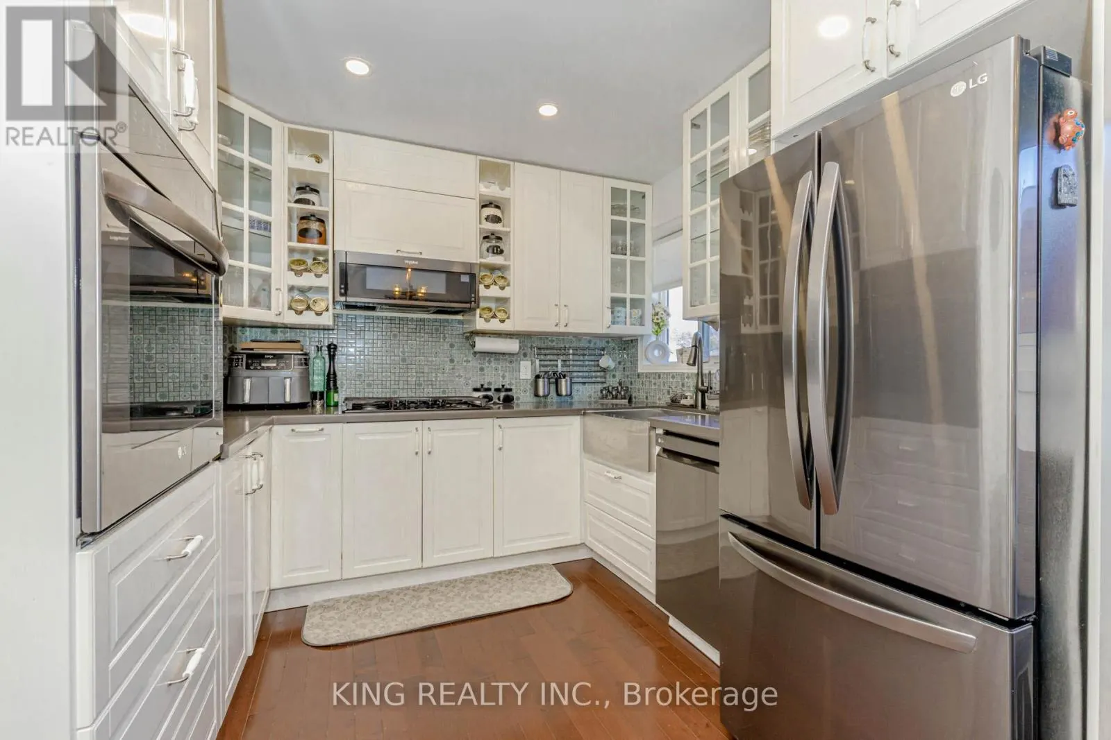28 AINSLIE AVENUE