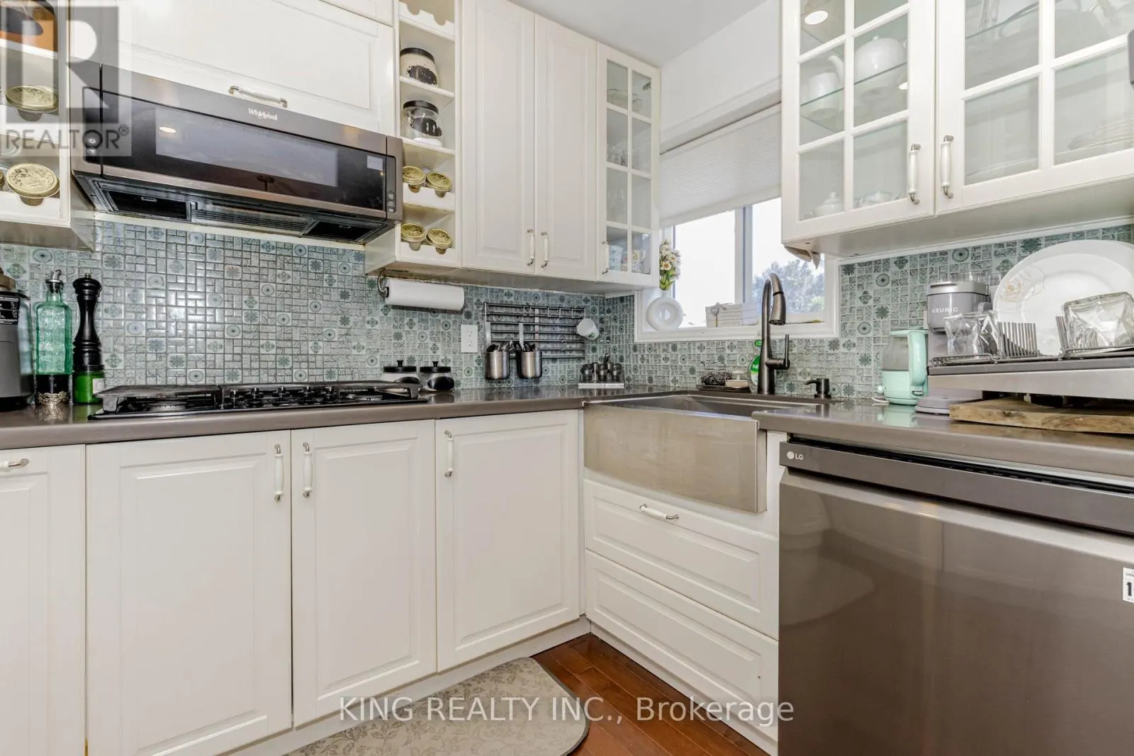 28 AINSLIE AVENUE