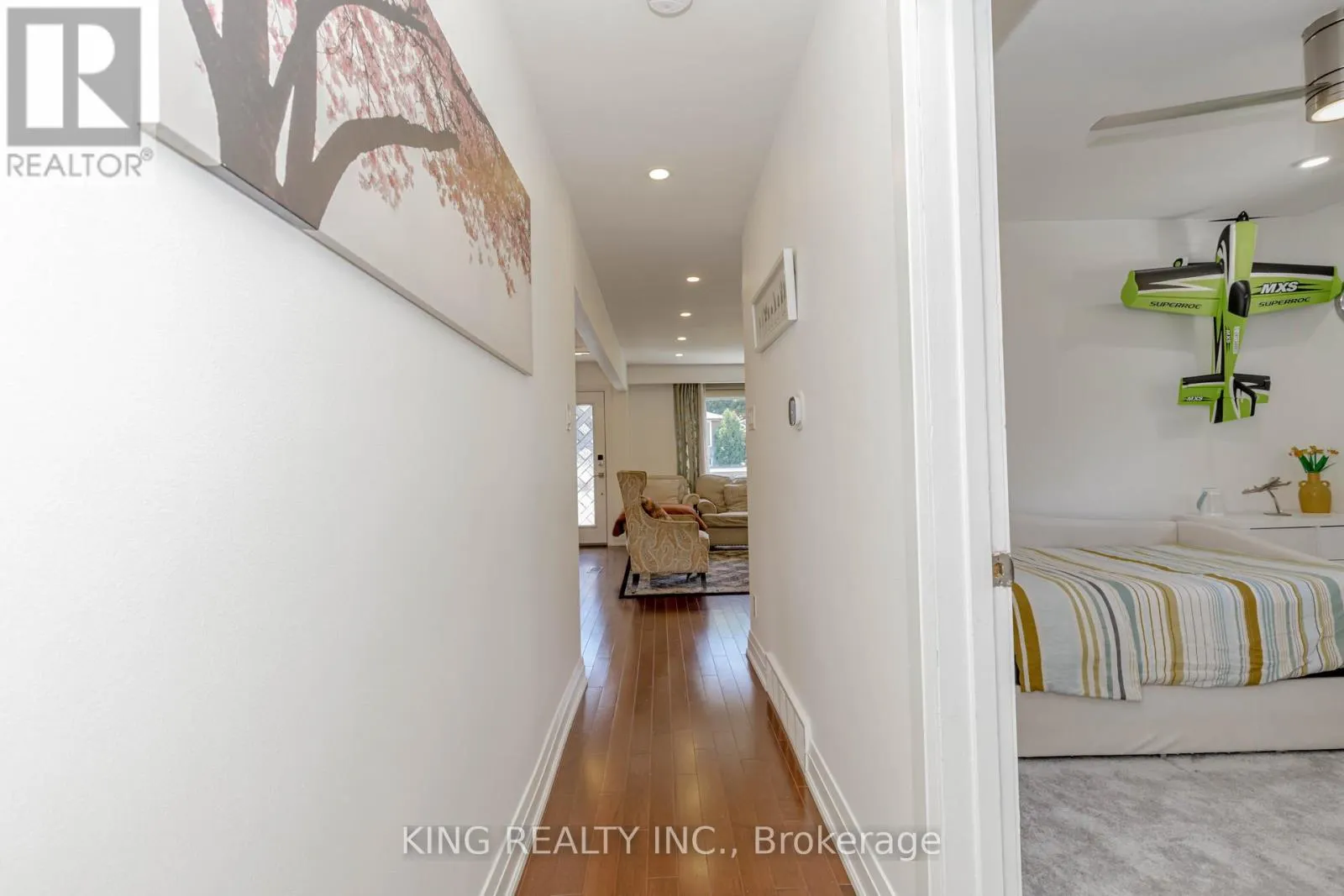 28 AINSLIE AVENUE