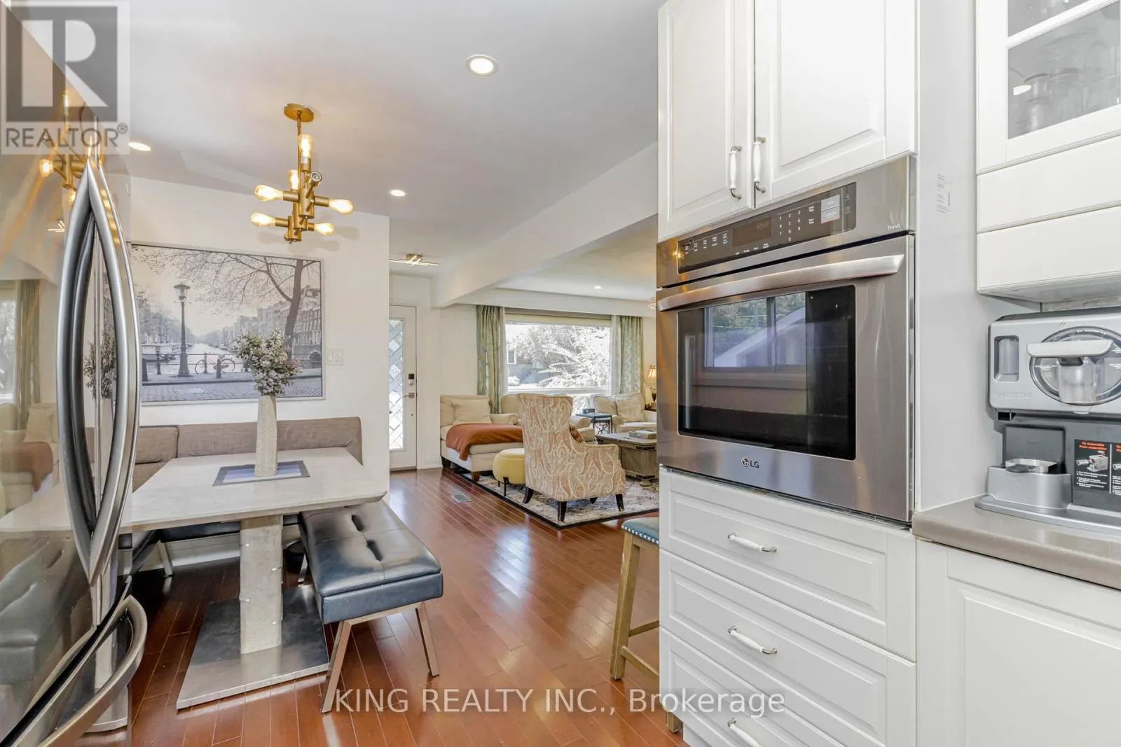 28 AINSLIE AVENUE