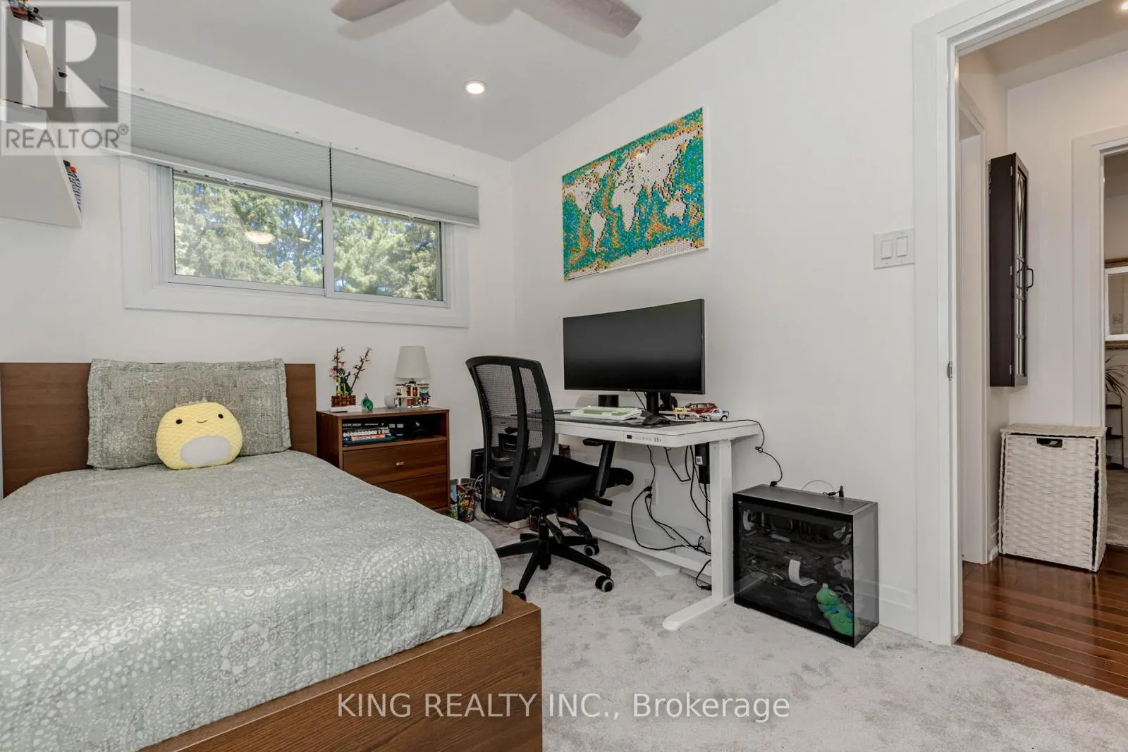 28 AINSLIE AVENUE