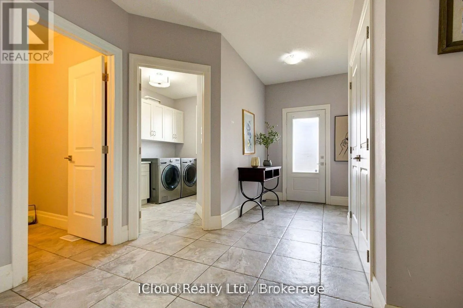 111 SUNSET HILLS CRESCENT